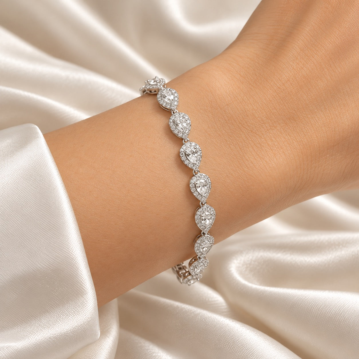 Céloré Bracelet worn on the wrist