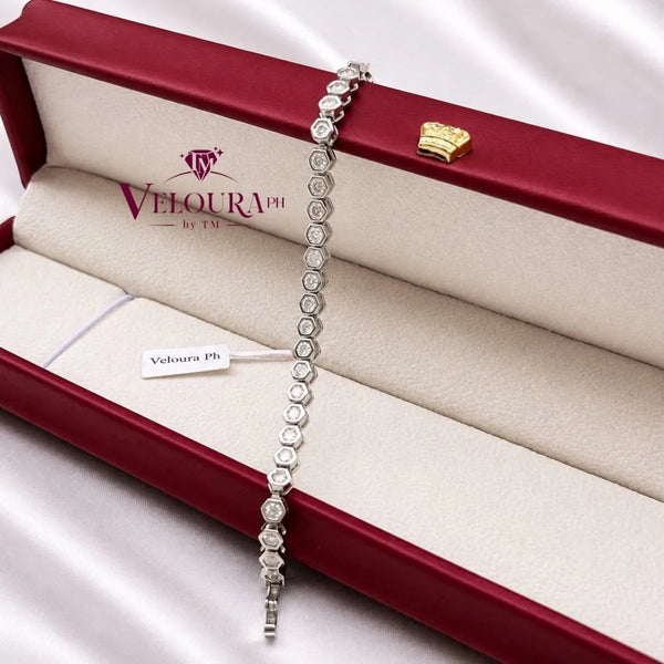 Tennis bracelet in 925 silver set with a continuous line of round moissanite
