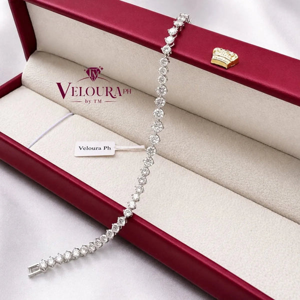 Tennis bracelet in 925 silver set with pear-cut moissanite drops