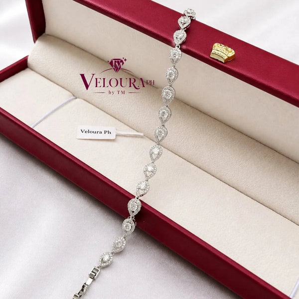 Bezel-set station tennis bracelet in 925 silver with oval and round moissanite