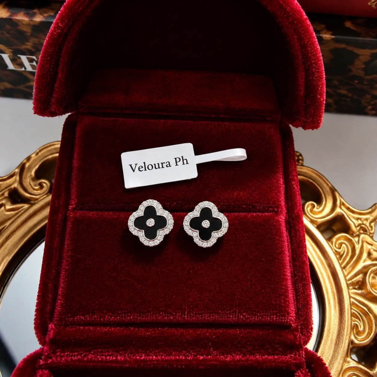 Étoile Clover Studs — Black