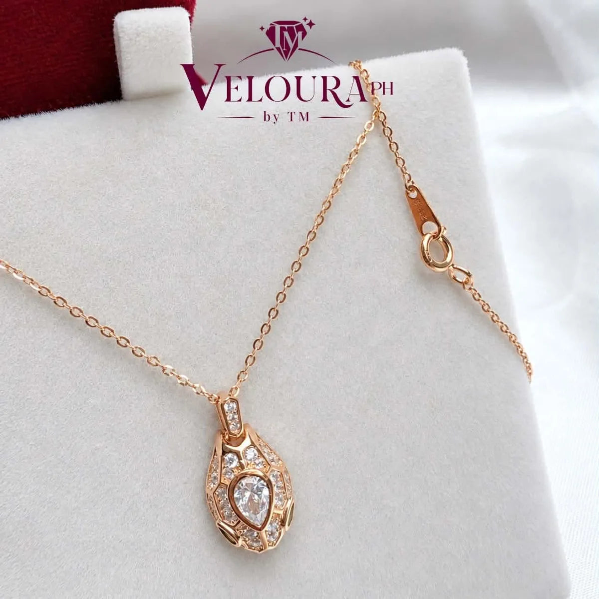 Rose-gold plated teardrop halo pendant in 925 silver with a pear moissanite