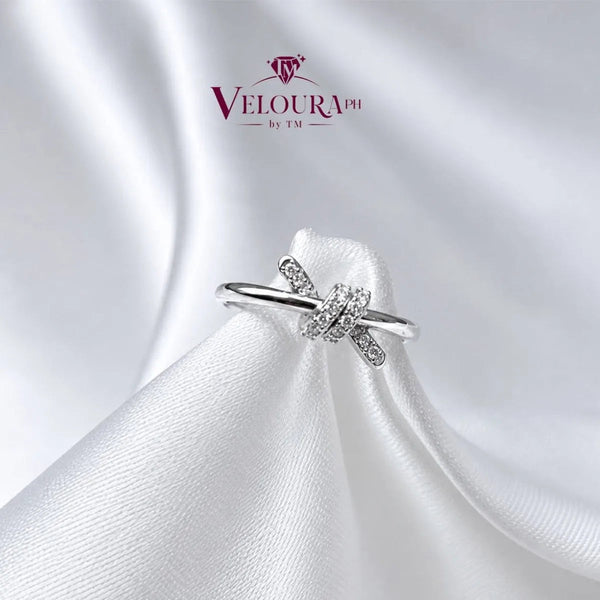 Infinity twist solitaire ring in 925 silver with a moissanite centre and crossover band