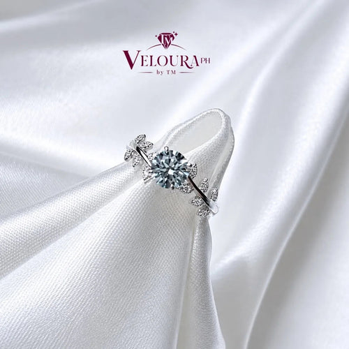 Cluster ring in 925 silver with an aqua-blue centre stone and moissanite accents