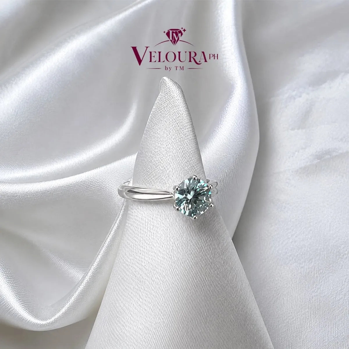 Round aqua-blue solitaire ring in 925 silver on a plain band
