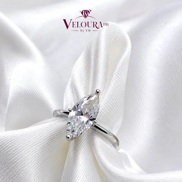 Marquise-cut solitaire ring in 925 silver on a plain polished band