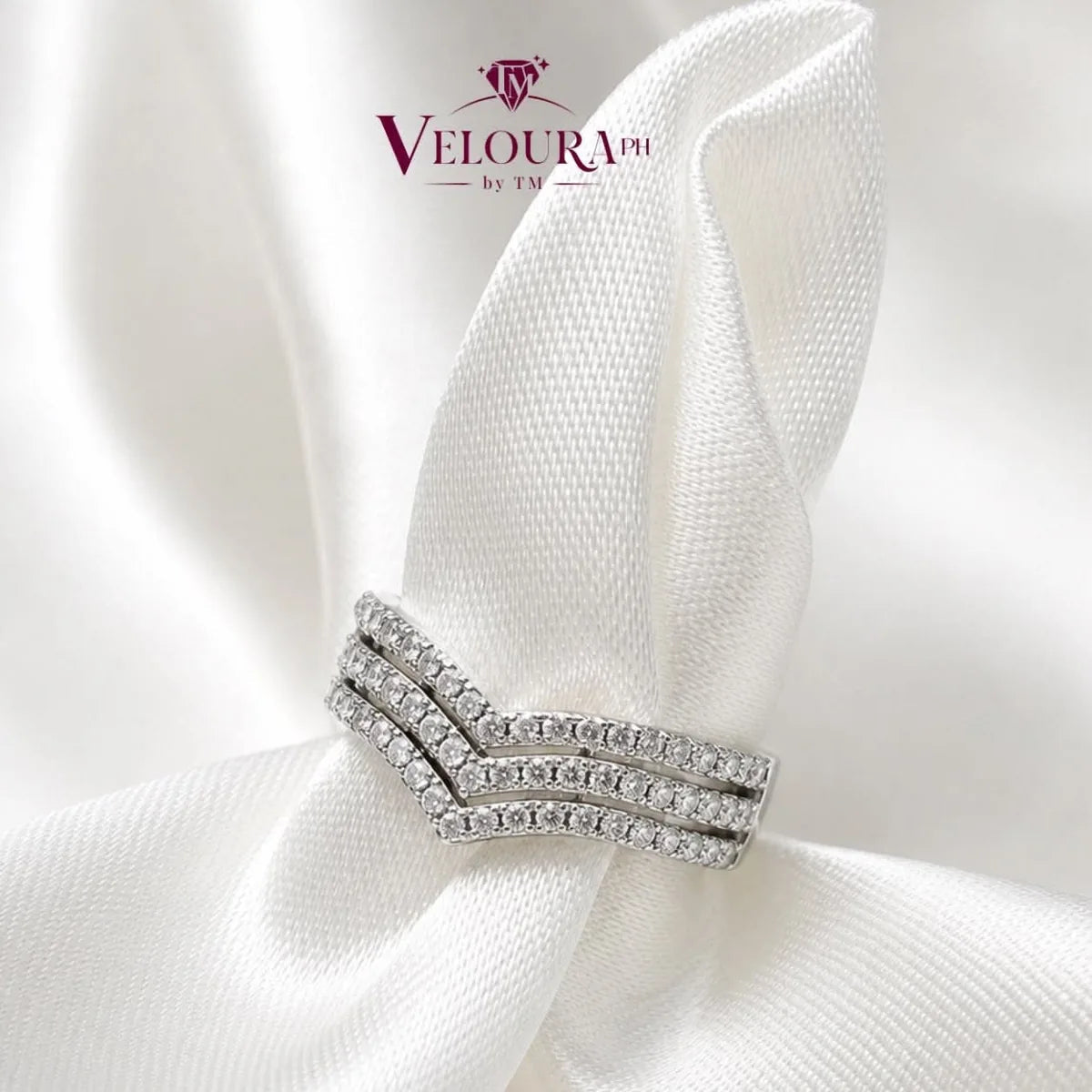 Double-row pavé crossover ring in 925 silver set with moissanite