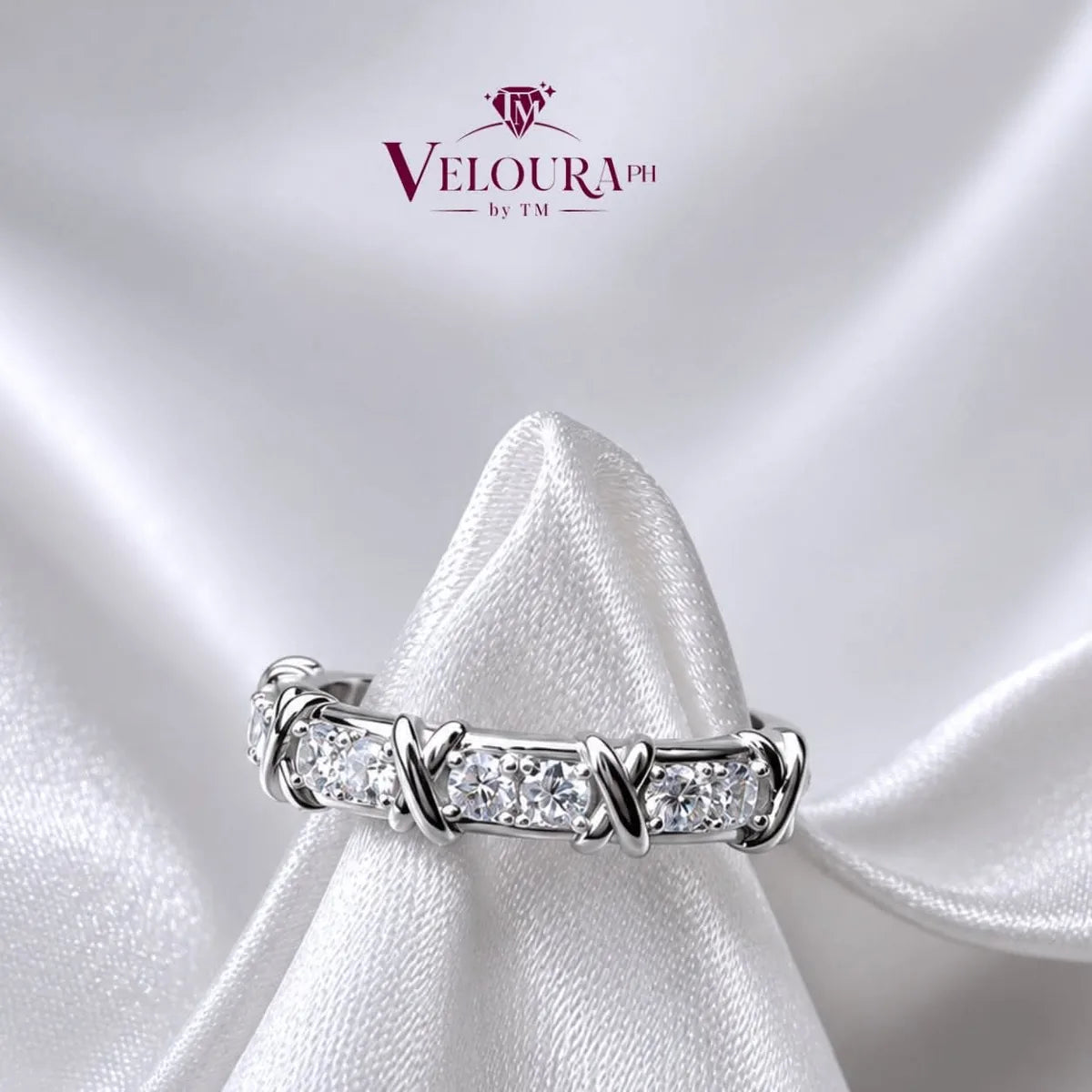 X-motif band ring in 925 silver alternating polished links and moissanite